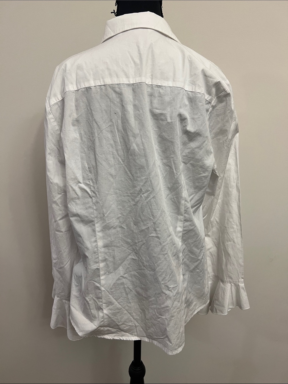 Trina Turk White Blouse with Black Trim - Picture 6 of 9